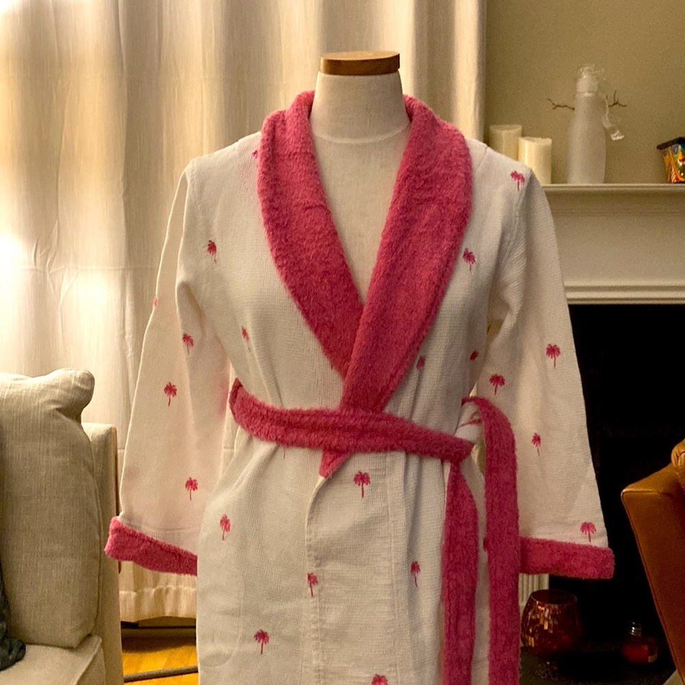Lily Pulitzer short robe white w/pink trims size S